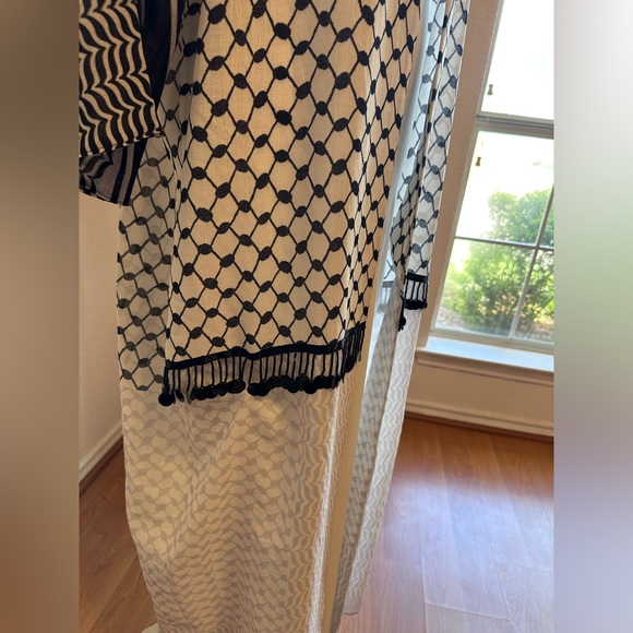 Kuffiya maxi open abaya in large length is 59” has fringe embellishments ✨ - Picture 2 of 8